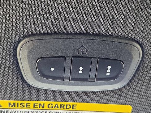 Used 2025 Chrysler Pacifica Select FWD image 21