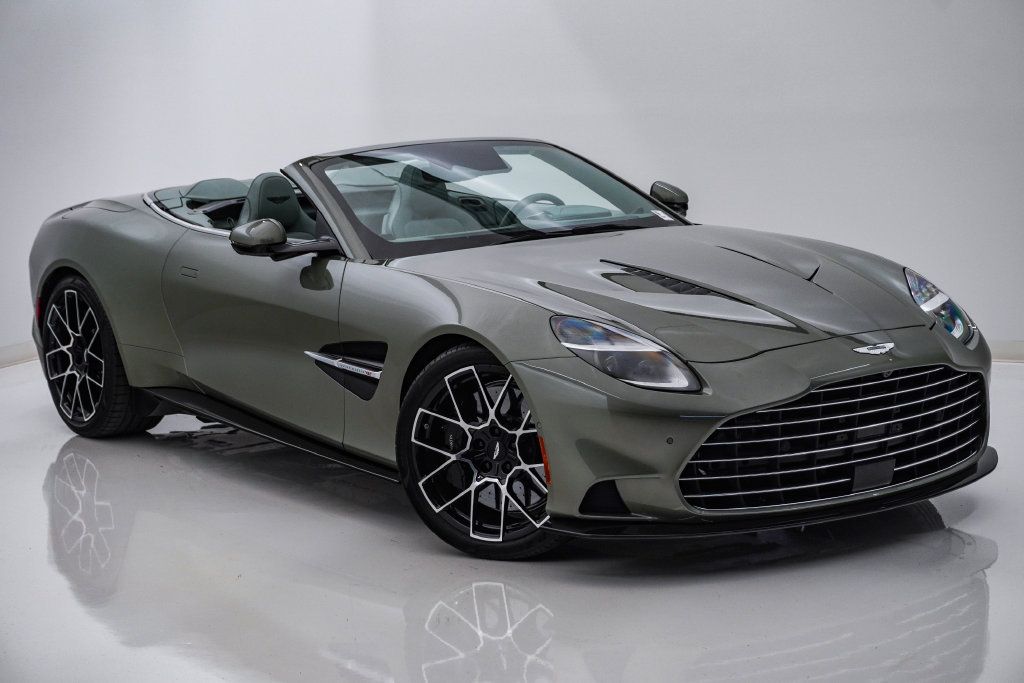 Used 2026 Aston Martin Vanquish Convertible RWD image 3