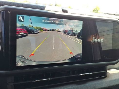 Used 2024 Jeep Gladiator Sport AWD/4WD image 13