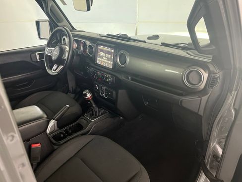 Used 2018 Jeep Wrangler Unlimited Sahara AWD/4WD image 22
