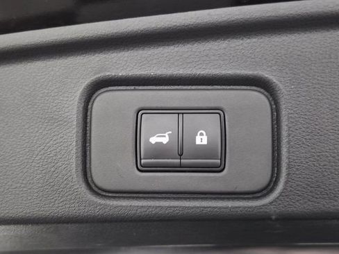 Used 2025 Nissan Pathfinder SV w/ SV Premium Package FWD image 9