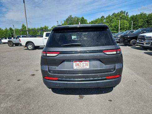 Used 2024 Jeep Grand Cherokee Altitude AWD/4WD image 6