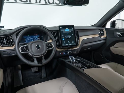 New 2026 Volvo XC60 B5 Core AWD/4WD image 16