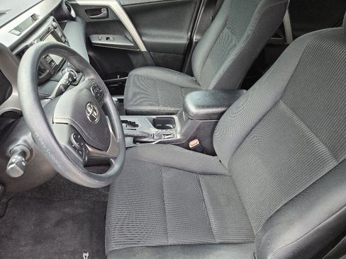 Used 2017 Toyota RAV4 LE image 18