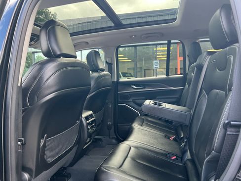 Used 2023 Jeep Grand Cherokee 4WD 4xe image 10