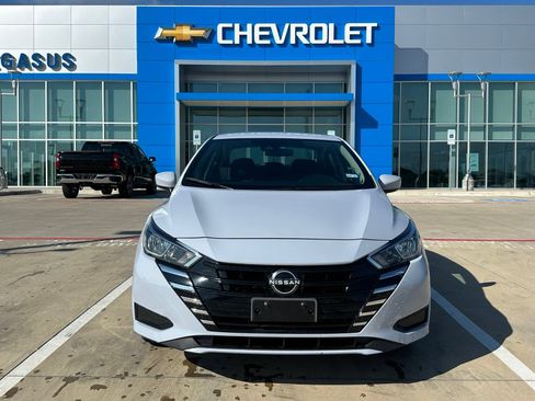 Used 2024 Nissan Versa SV FWD image 8