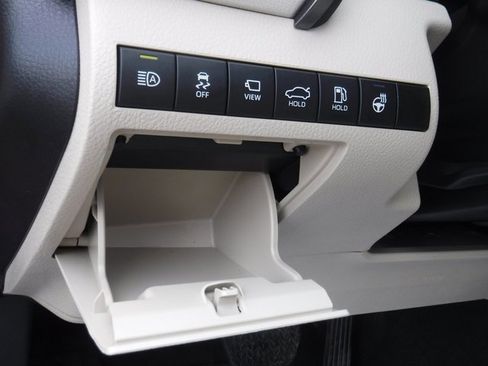 Used 2022 Toyota Camry XLE w/ Navigation Upgrade Package image 20