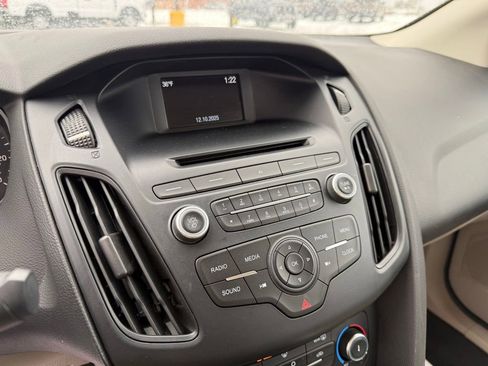 Used 2016 Ford Focus SE image 26