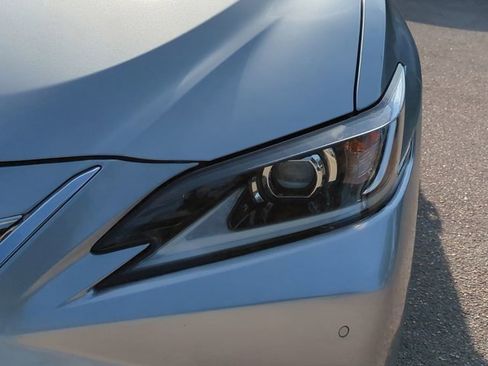 Certified 2022 Lexus ES 350 w/ Premium Package image 10