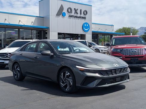 Used 2025 Hyundai Elantra SEL FWD image 1