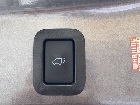 Used 2019 Toyota Highlander XLE FWD image 43