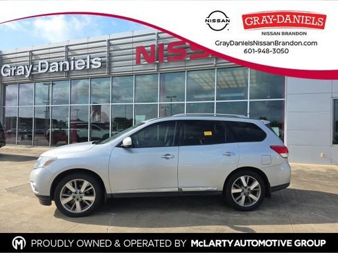 Used 2015 Nissan Pathfinder Platinum w/ Cargo Package FWD image 1