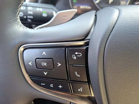 Used 2020 Lexus ES 300h w/ Luxury Package image 23