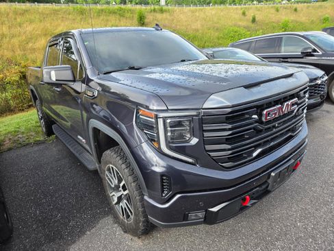 Used 2022 GMC Sierra 1500 AT4 w/ AT4 Premium Package AWD/4WD image 4
