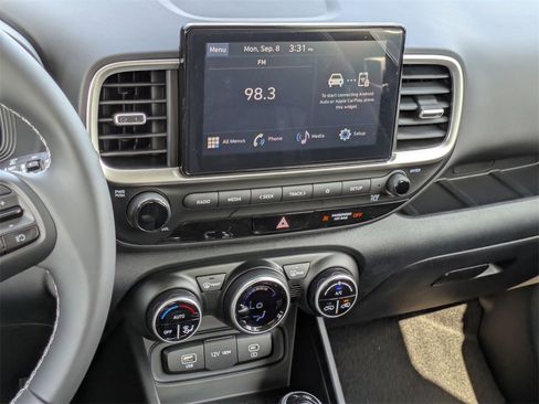 New 2025 Hyundai Venue SEL image 24