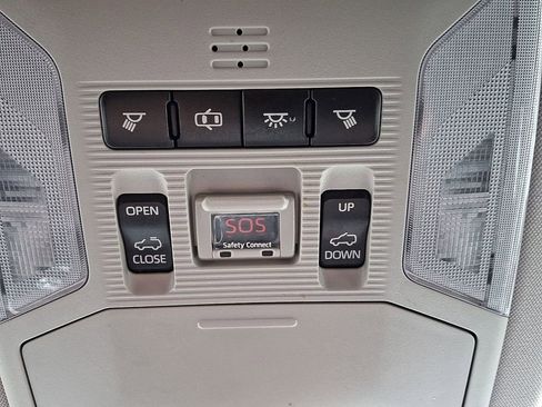 Used 2019 Toyota RAV4 XLE w/ Convenience Package image 28