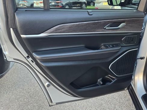 Used 2021 Jeep Grand Cherokee L Limited w/ Luxury Tech Group II image 20