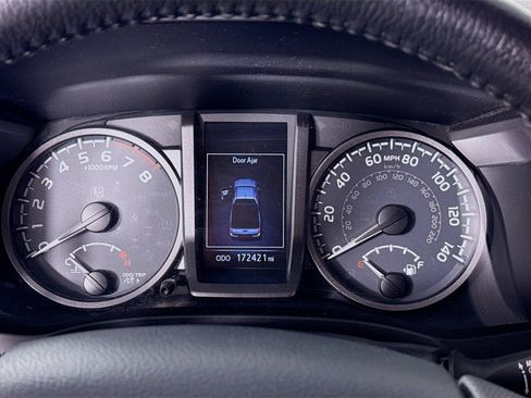 Used 2018 Toyota Tacoma TRD Sport AWD/4WD image 14