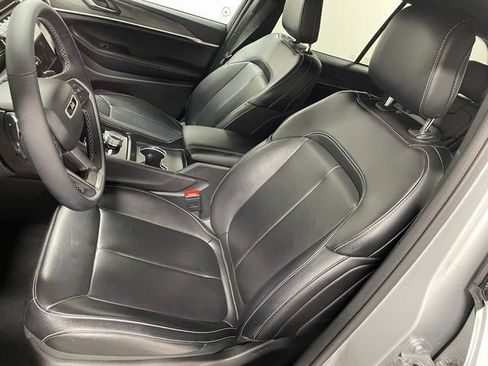 Used 2024 Jeep Grand Cherokee Limited w/ Black Appearance Package AWD/4WD image 12