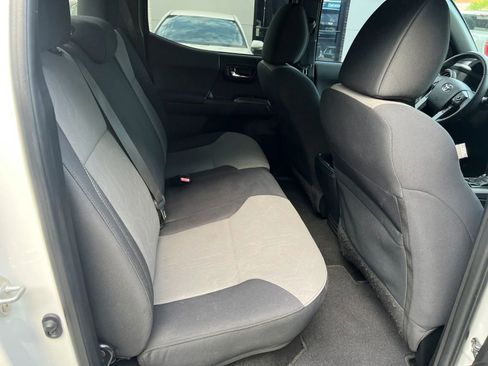 Used 2022 Toyota Tacoma TRD Sport AWD/4WD image 9