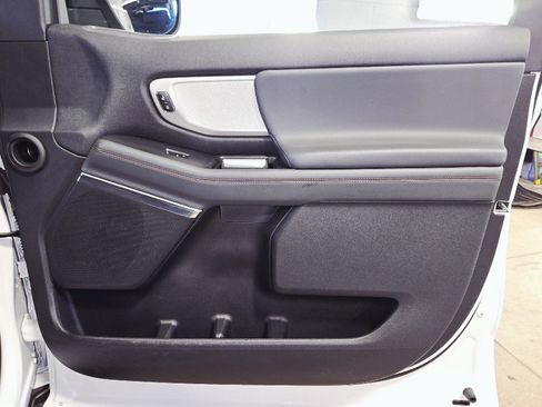 Used 2025 Ford Expedition Active image 26