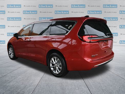 New 2026 Chrysler Pacifica Select image 8