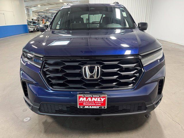 Used 2025 Honda Pilot Sport image 8