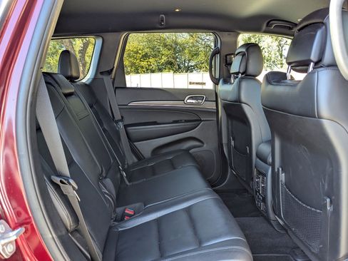 Used 2018 Jeep Grand Cherokee Limited image 25