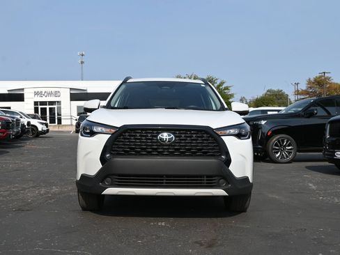 Used 2024 Toyota Corolla Cross LE AWD/4WD image 2
