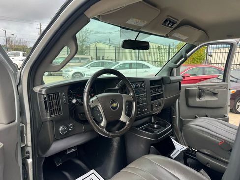 Used 2017 Chevrolet Express 3500 LS image 25