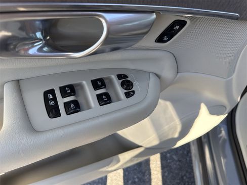 Used 2023 Volvo XC90 B6 Plus w/ Protection Package Premier image 40