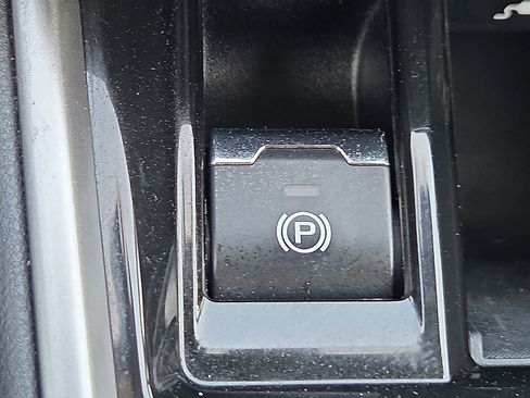 Used 2024 Subaru Outback Premium AWD/4WD image 17