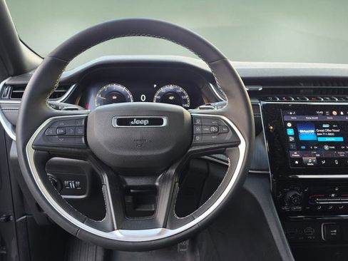 Used 2024 Jeep Grand Cherokee Altitude image 13