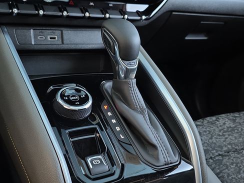 Used 2024 Chevrolet Colorado ZR2 w/ Technology Package image 24