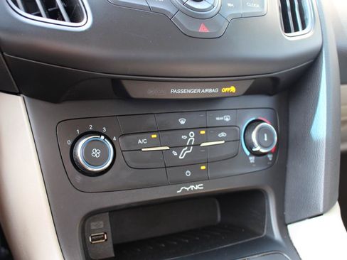 Used 2015 Ford Focus SE w/ SE Sport Package FWD image 25
