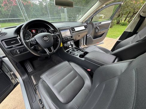 Used 2016 Volkswagen Touareg Sport AWD/4WD image 31