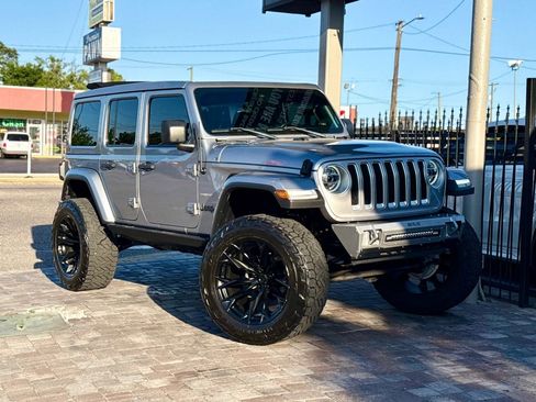 Used 2019 Jeep Wrangler Unlimited Sahara AWD/4WD image 28