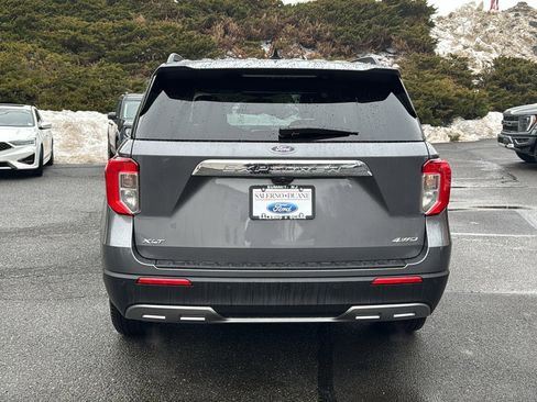 Used 2022 Ford Explorer XLT w/ Equipment Group 202A image 8