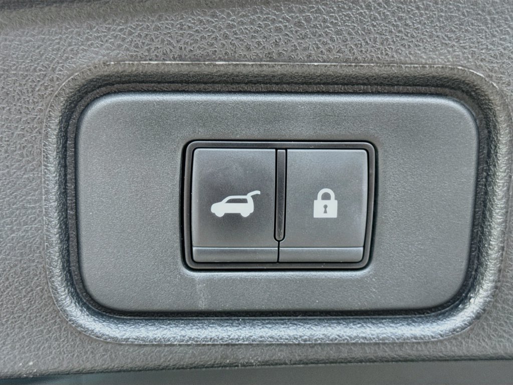 Used 2024 Nissan Pathfinder SL FWD image 32