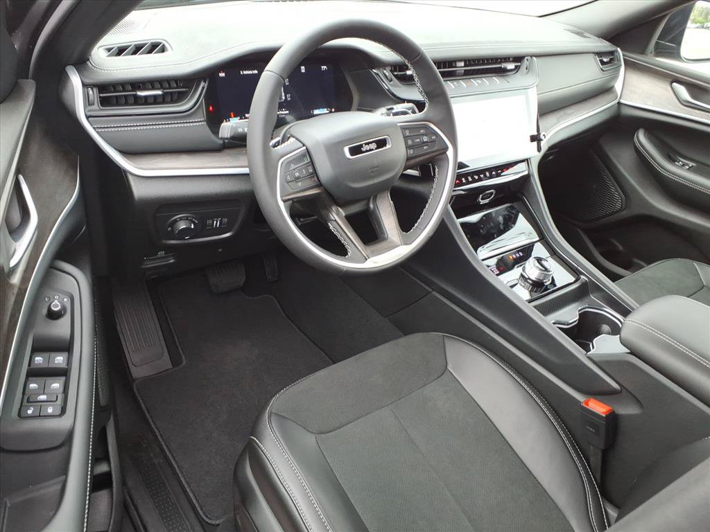 New 2026 Jeep Grand Cherokee Altitude AWD/4WD image 14