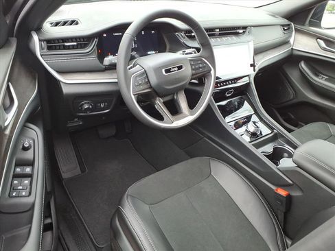 New 2026 Jeep Grand Cherokee Altitude AWD/4WD image 14