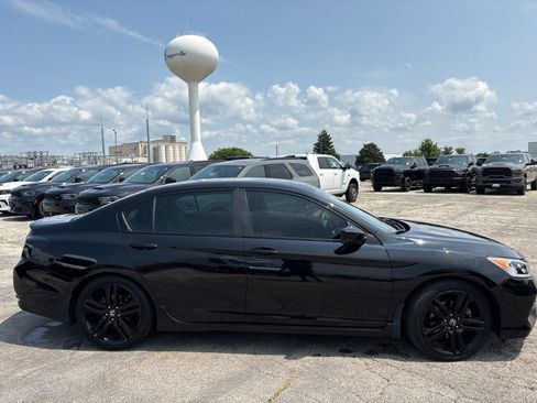 Used 2017 Honda Accord Sport image 4