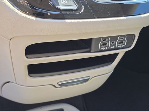 Used 2024 Chrysler Pacifica Touring-L FWD image 25