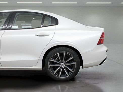 Certified 2022 Volvo S60 B5 Momentum w/ Premium Package image 33