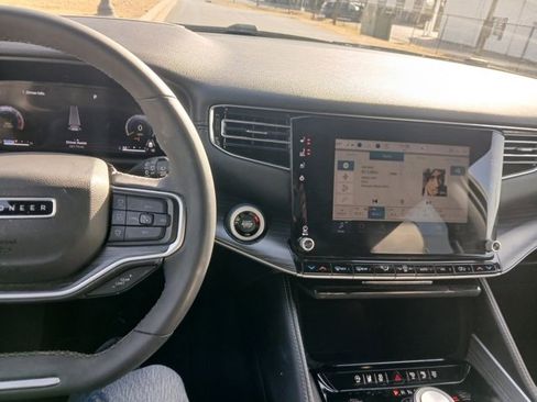 Used 2023 Jeep Wagoneer Series III w/ Premium Group I image 30