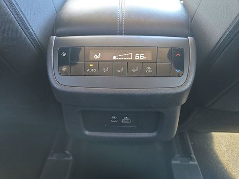 Used 2024 Nissan Pathfinder SV AWD/4WD image 21