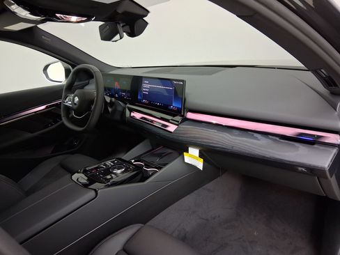 New 2026 BMW 530i w/ Convenience Package RWD image 28