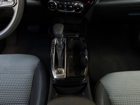 Used 2025 Chevrolet Trax LT FWD image 14