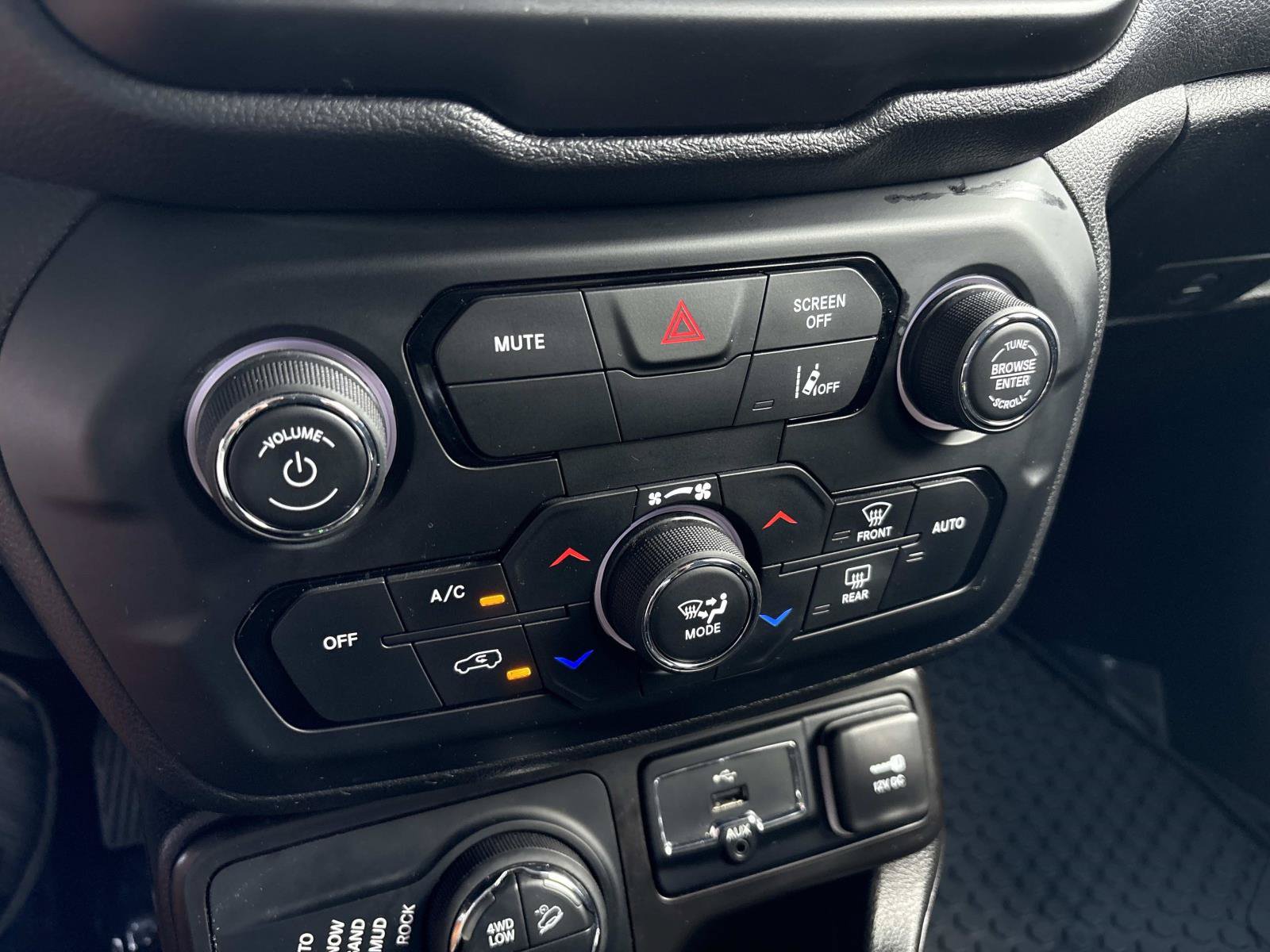 Certified 2023 Jeep Renegade Trailhawk AWD/4WD image 23