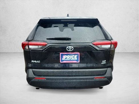 Used 2024 Toyota RAV4 LE AWD/4WD image 4